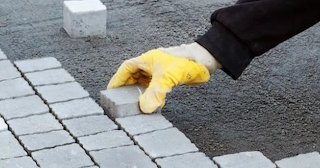 Укладка тротуарной плитки 50 на 50 в Большой Камне в октябре