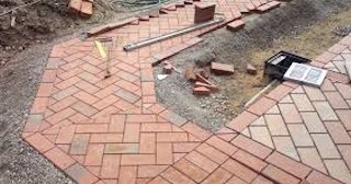 Укладка тротуарной плитки в Большой Камне в октябре