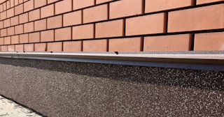 Облицовка цоколя керамогранитом в Большой Камне в октябре