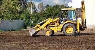 Выравнивание рельефа в Большой Камне в октябре