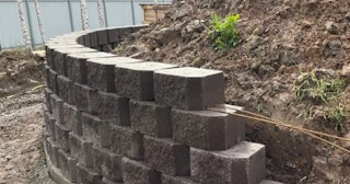 Установка подпорной стенки в Большой Камне в октябре