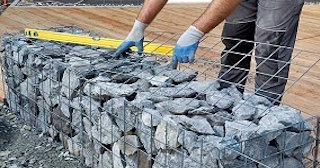 Устройство подпорной стенки из габионов в Большой Камне в октябре